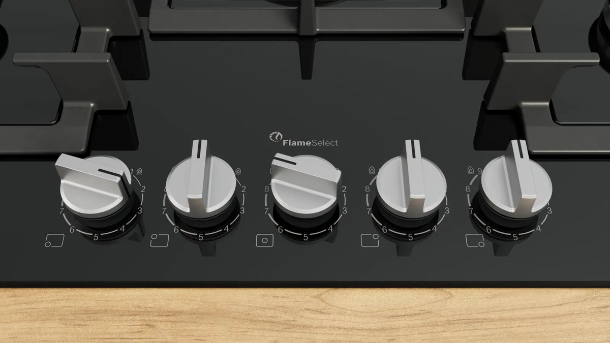 Bosch PPQ7A6I40 Series 6 75cm 5 burner gas hob with wok burner in Black tempered glass