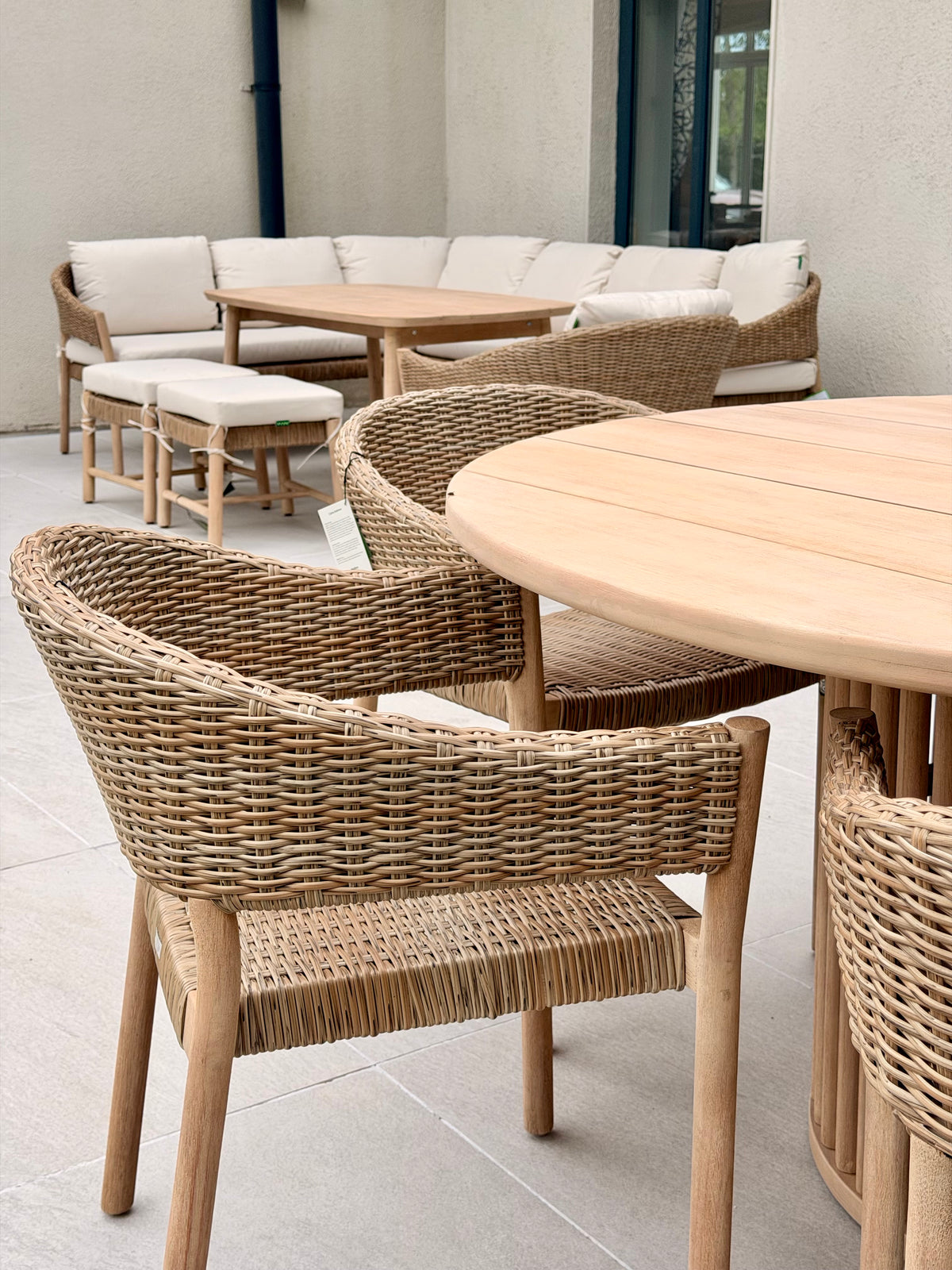 Cairns 4-Piece Rattan & Wood Dining Set with Round Acorn Table - HUCCARNS4D Redmond Electric Gorey