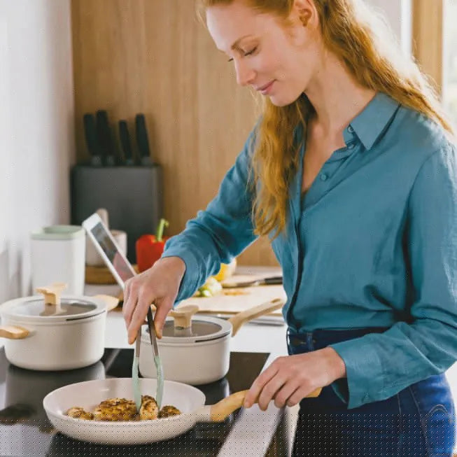 Leo Balance 7 Piece Cookware Set Cream