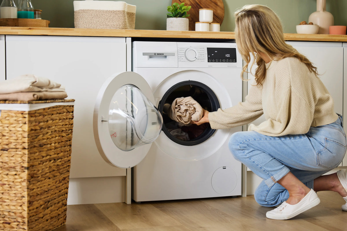 Series 4 9kg Wash / 5kg Dry 1400rpm Washer Dryer – White | WNA144V9GB