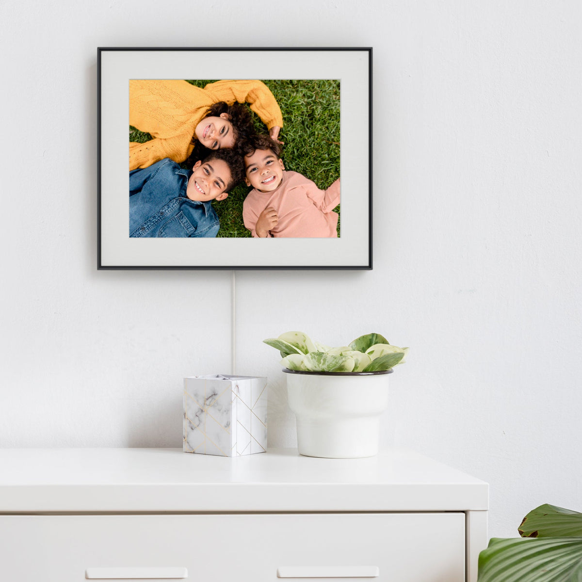 AURA Walden 15" Wifi Digital Picture Frame Black | UKA110-MBLK Aura Digital Photo Frame Redmond Electric