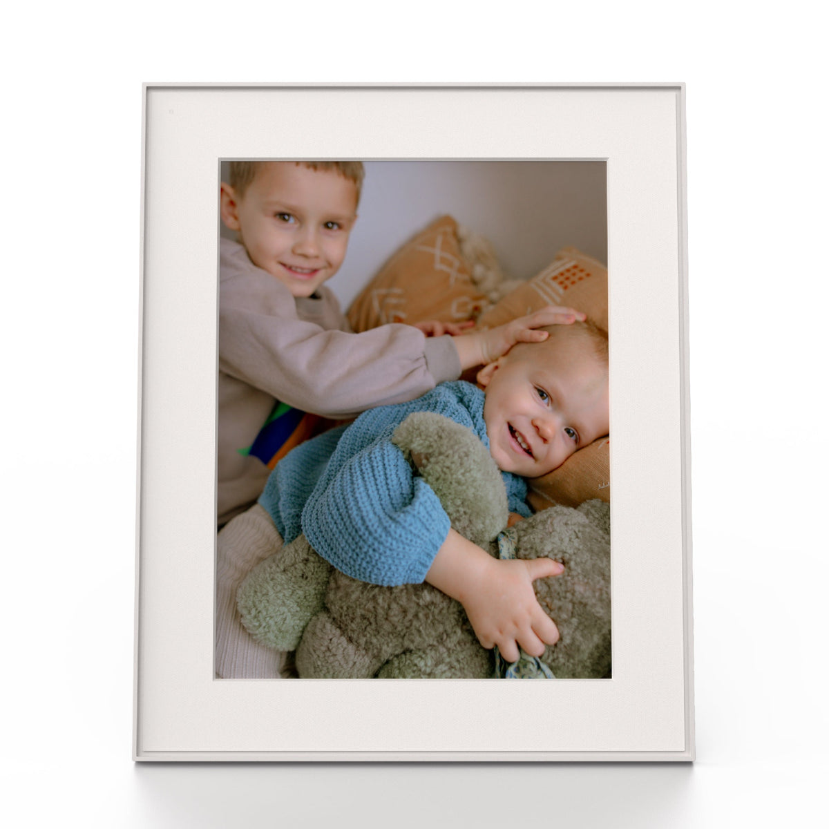Aura Walden 15" HD WiFi Digital Photo Frame | Matte White - AF115-MWHT Redmond Electric